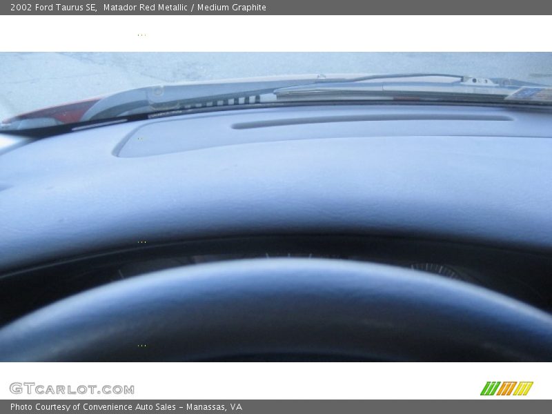 Matador Red Metallic / Medium Graphite 2002 Ford Taurus SE