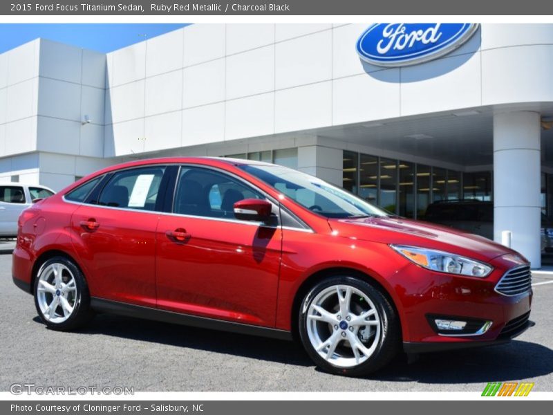 Front 3/4 View of 2015 Focus Titanium Sedan