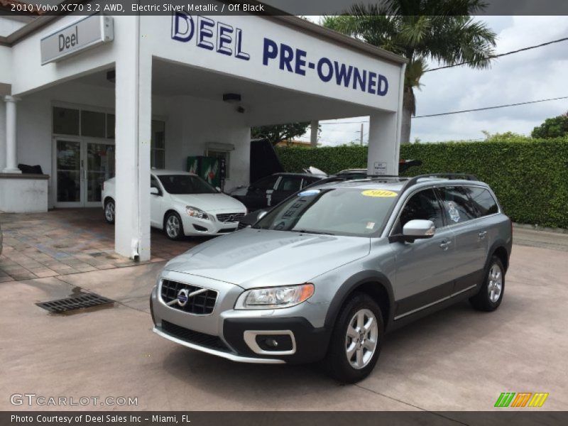 Electric Silver Metallic / Off Black 2010 Volvo XC70 3.2 AWD