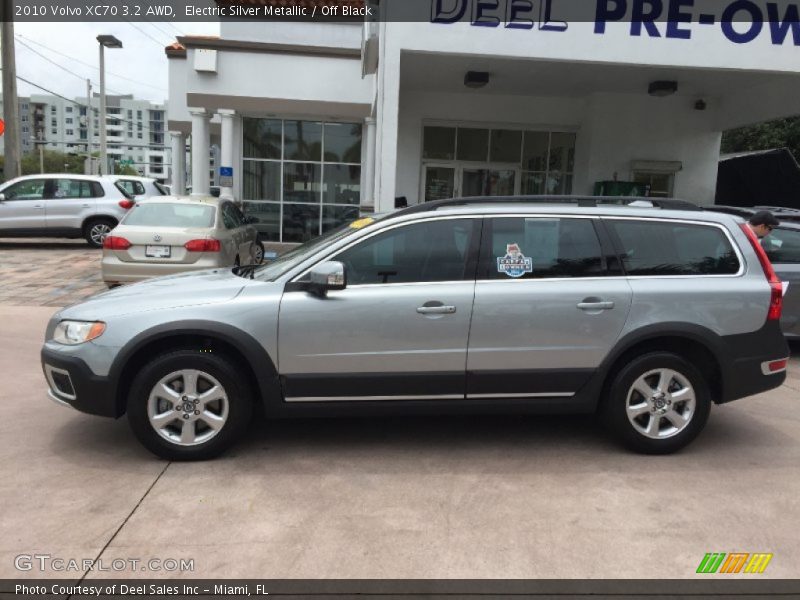 Electric Silver Metallic / Off Black 2010 Volvo XC70 3.2 AWD
