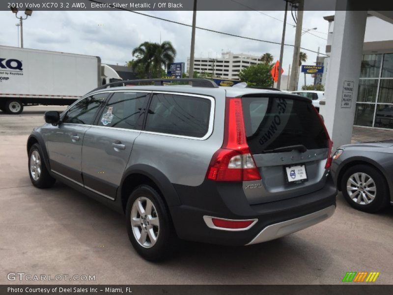 Electric Silver Metallic / Off Black 2010 Volvo XC70 3.2 AWD