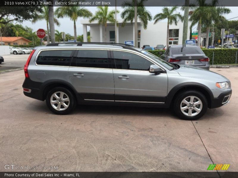 Electric Silver Metallic / Off Black 2010 Volvo XC70 3.2 AWD