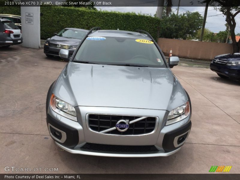 Electric Silver Metallic / Off Black 2010 Volvo XC70 3.2 AWD