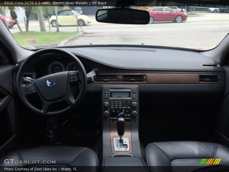 Electric Silver Metallic / Off Black 2010 Volvo XC70 3.2 AWD
