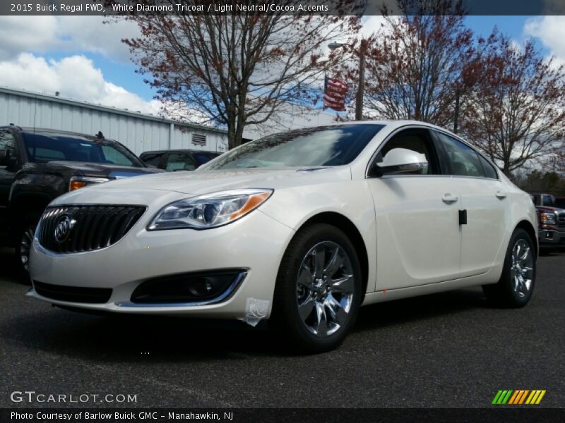 White Diamond Tricoat / Light Neutral/Cocoa Accents 2015 Buick Regal FWD