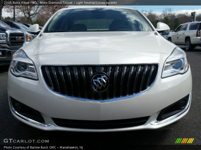 White Diamond Tricoat / Light Neutral/Cocoa Accents 2015 Buick Regal FWD