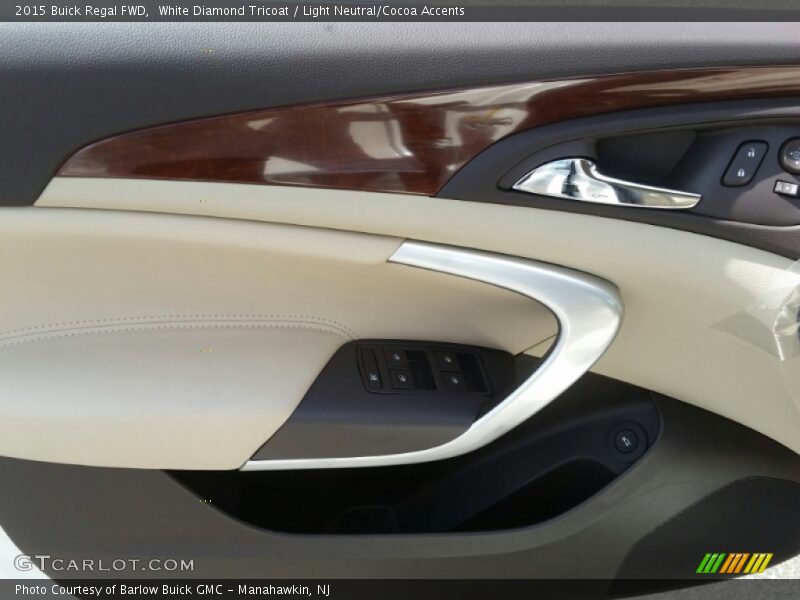 White Diamond Tricoat / Light Neutral/Cocoa Accents 2015 Buick Regal FWD