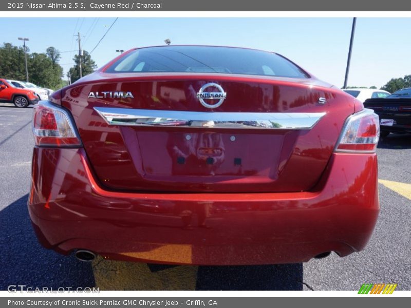 Cayenne Red / Charcoal 2015 Nissan Altima 2.5 S