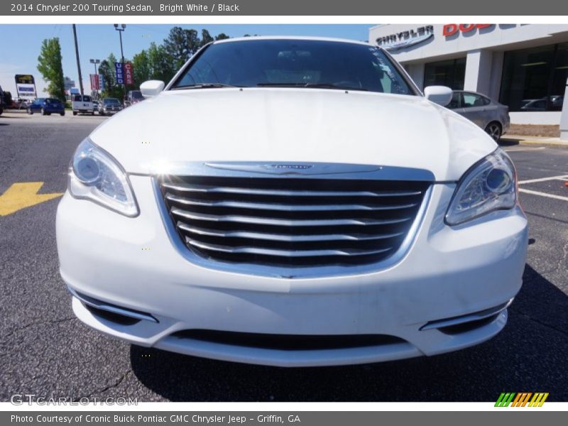 Bright White / Black 2014 Chrysler 200 Touring Sedan