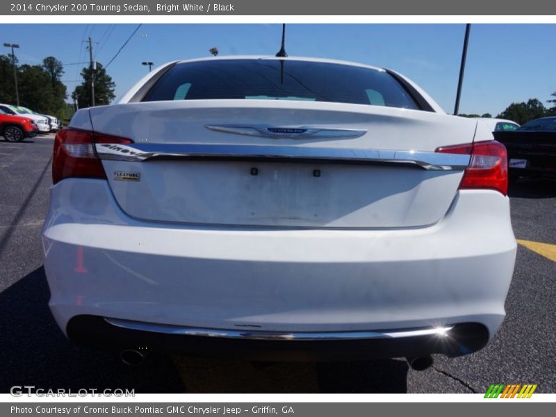 Bright White / Black 2014 Chrysler 200 Touring Sedan