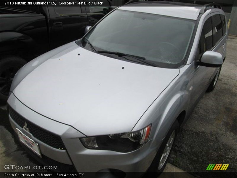 Cool Silver Metallic / Black 2010 Mitsubishi Outlander ES