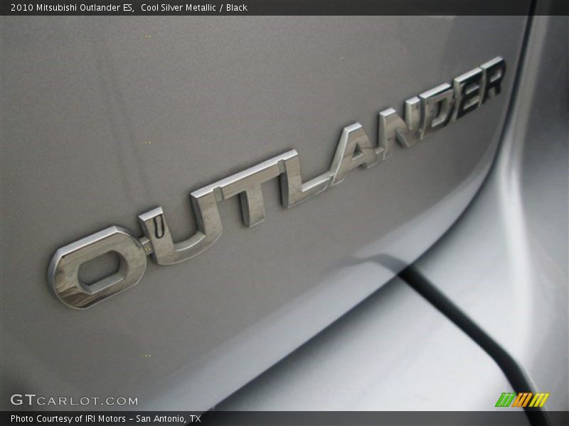 Cool Silver Metallic / Black 2010 Mitsubishi Outlander ES