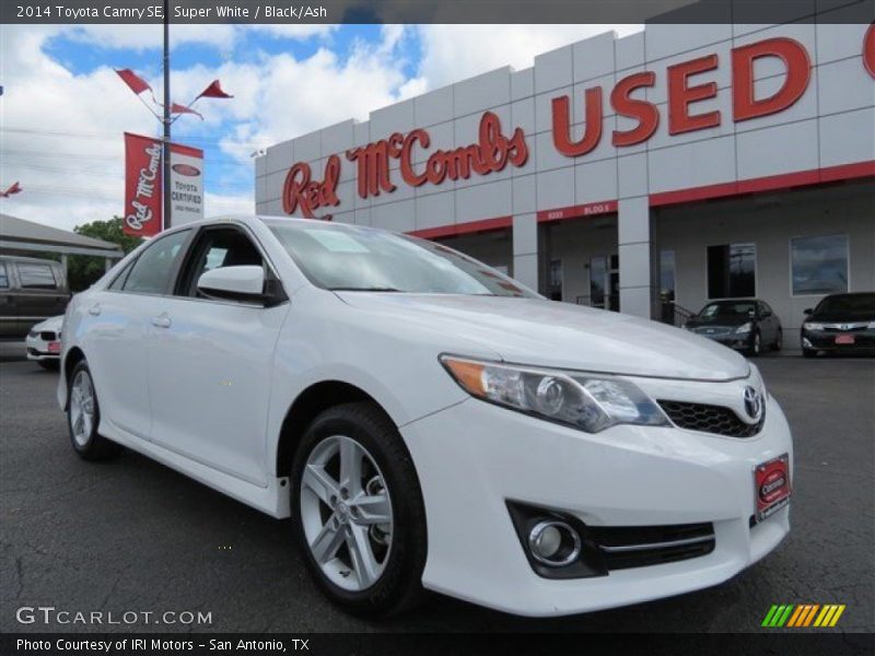 Super White / Black/Ash 2014 Toyota Camry SE