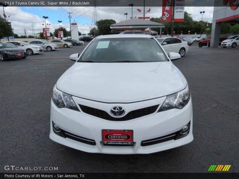 Super White / Black/Ash 2014 Toyota Camry SE