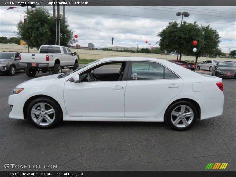 Super White / Black/Ash 2014 Toyota Camry SE