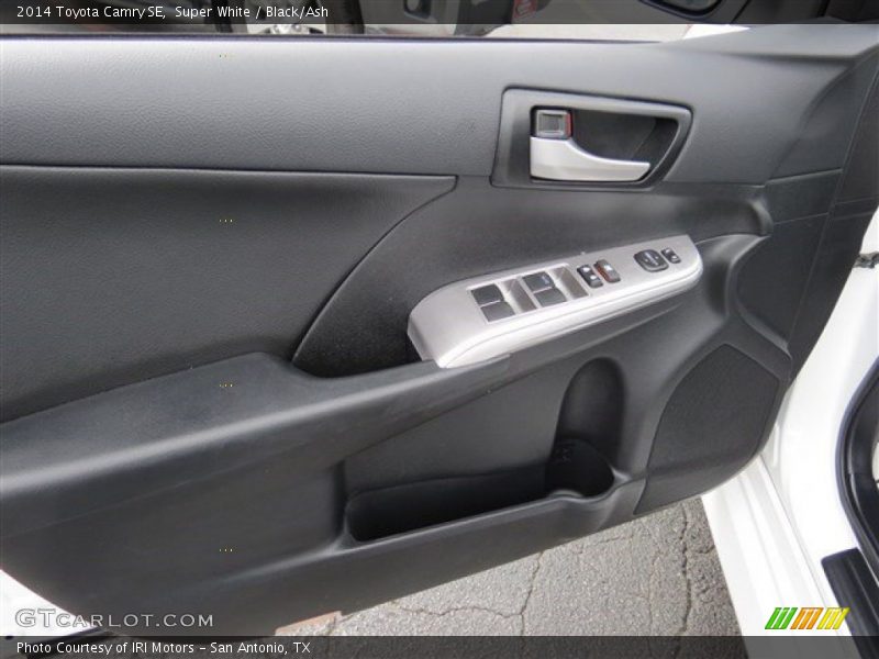 Super White / Black/Ash 2014 Toyota Camry SE