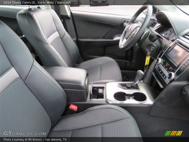 Super White / Black/Ash 2014 Toyota Camry SE