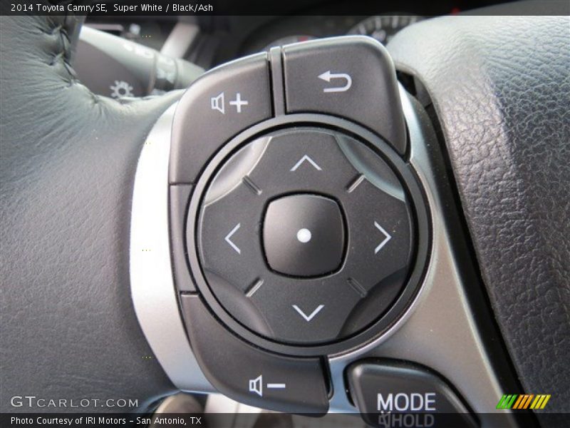 Super White / Black/Ash 2014 Toyota Camry SE