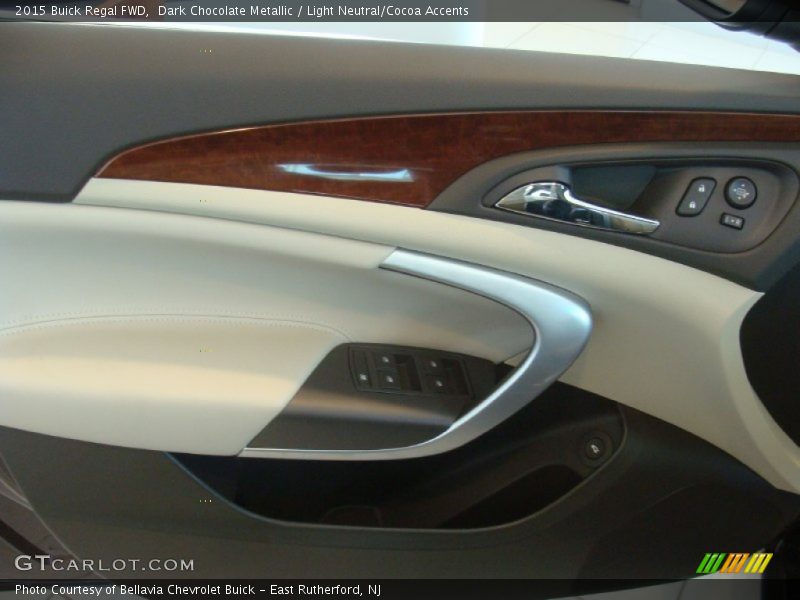 Dark Chocolate Metallic / Light Neutral/Cocoa Accents 2015 Buick Regal FWD