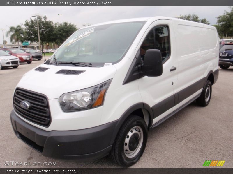 Front 3/4 View of 2015 Transit Van 250 LR Regular