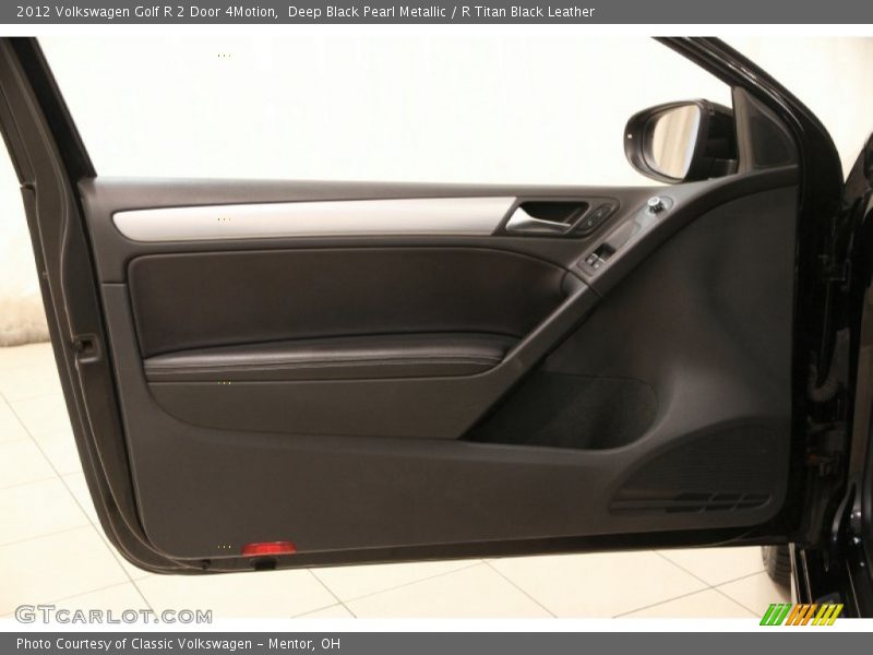 Deep Black Pearl Metallic / R Titan Black Leather 2012 Volkswagen Golf R 2 Door 4Motion