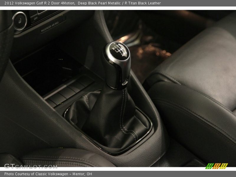 Deep Black Pearl Metallic / R Titan Black Leather 2012 Volkswagen Golf R 2 Door 4Motion