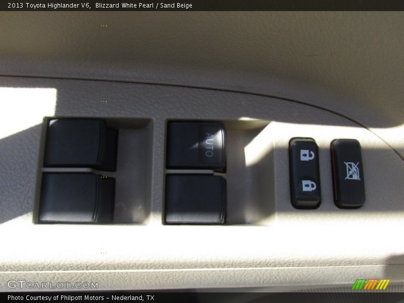 Blizzard White Pearl / Sand Beige 2013 Toyota Highlander V6