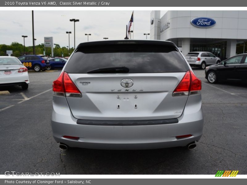 Classic Silver Metallic / Gray 2010 Toyota Venza V6 AWD