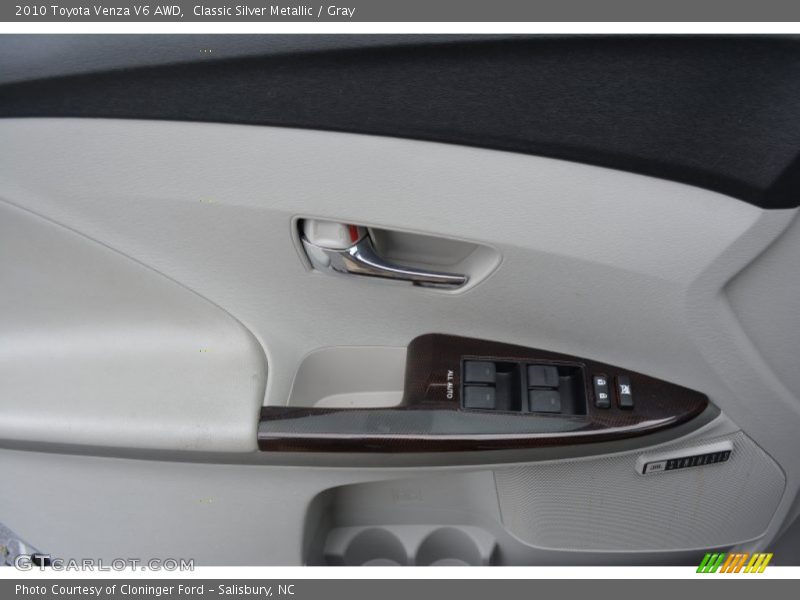 Classic Silver Metallic / Gray 2010 Toyota Venza V6 AWD