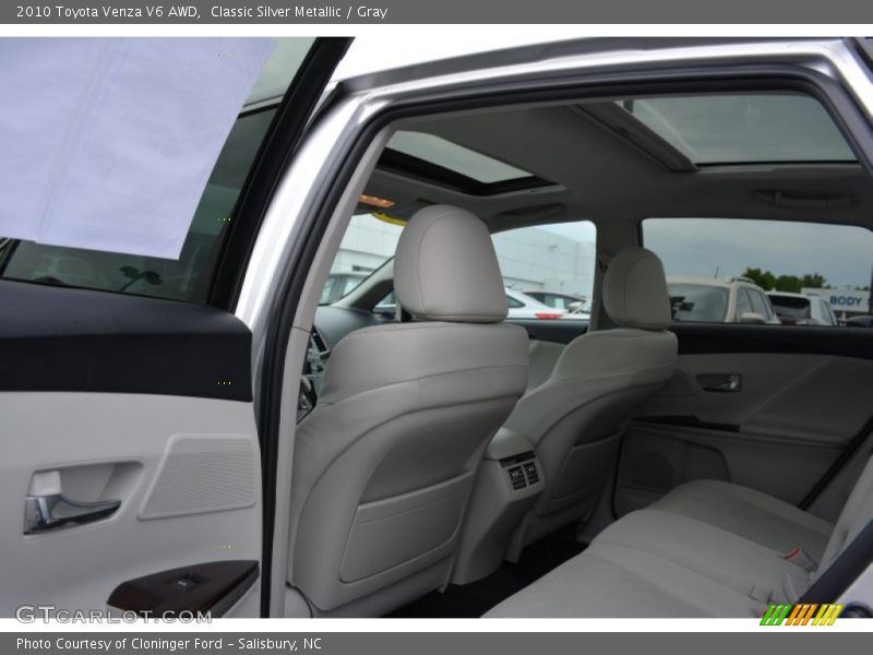 Classic Silver Metallic / Gray 2010 Toyota Venza V6 AWD