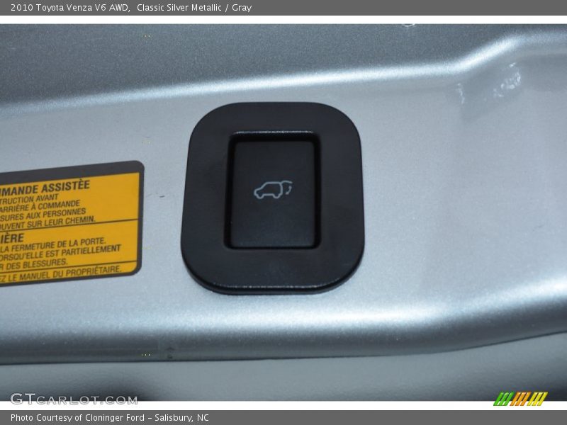 Classic Silver Metallic / Gray 2010 Toyota Venza V6 AWD