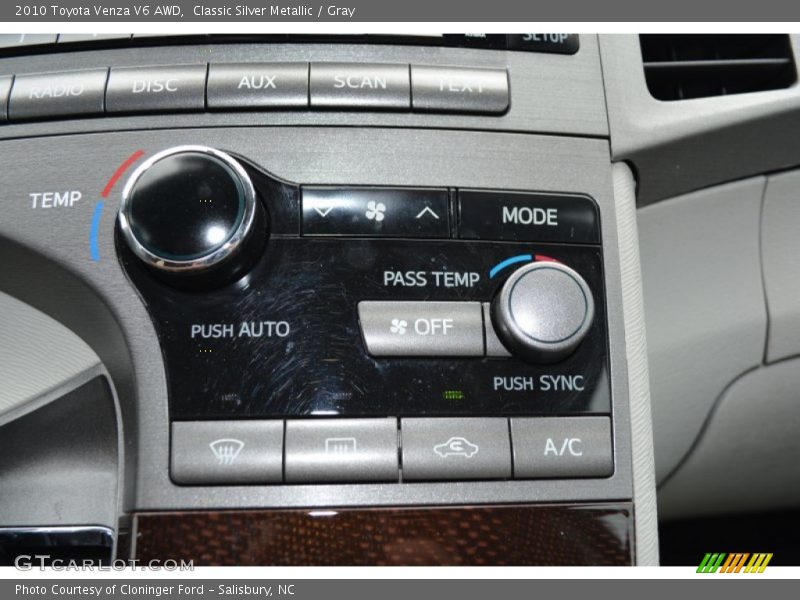 Classic Silver Metallic / Gray 2010 Toyota Venza V6 AWD