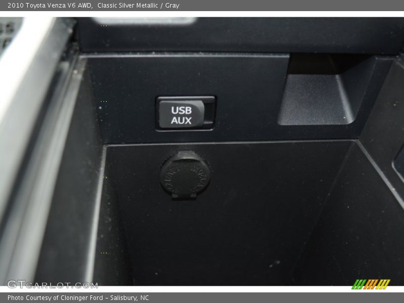Classic Silver Metallic / Gray 2010 Toyota Venza V6 AWD