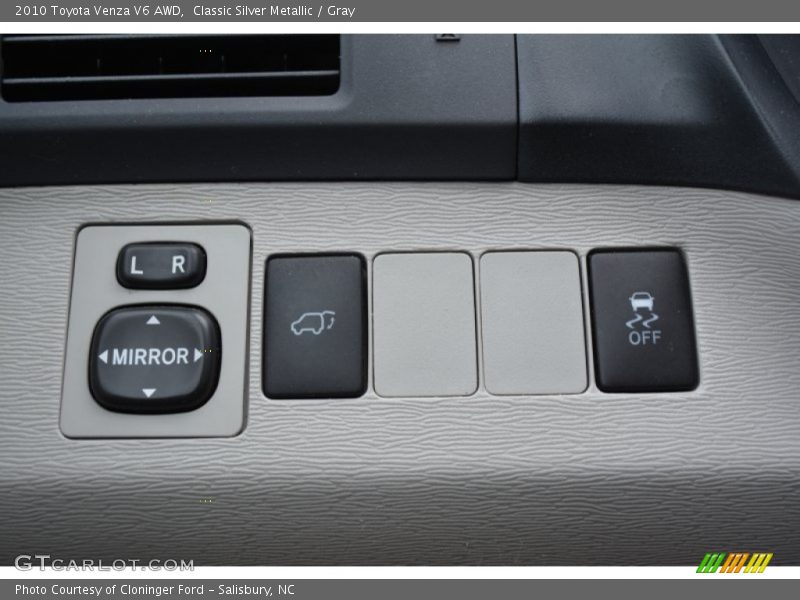 Classic Silver Metallic / Gray 2010 Toyota Venza V6 AWD