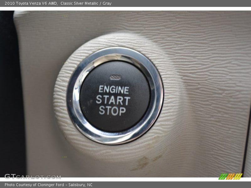 Classic Silver Metallic / Gray 2010 Toyota Venza V6 AWD