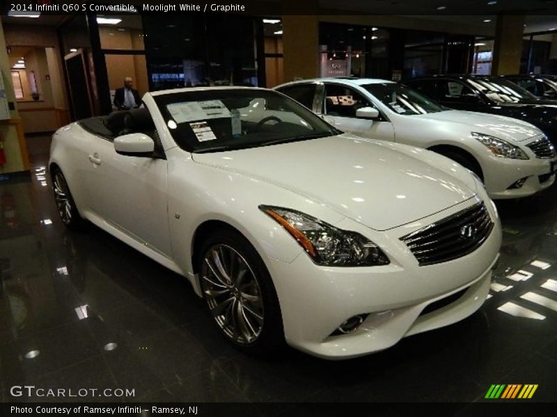 Moolight White / Graphite 2014 Infiniti Q60 S Convertible