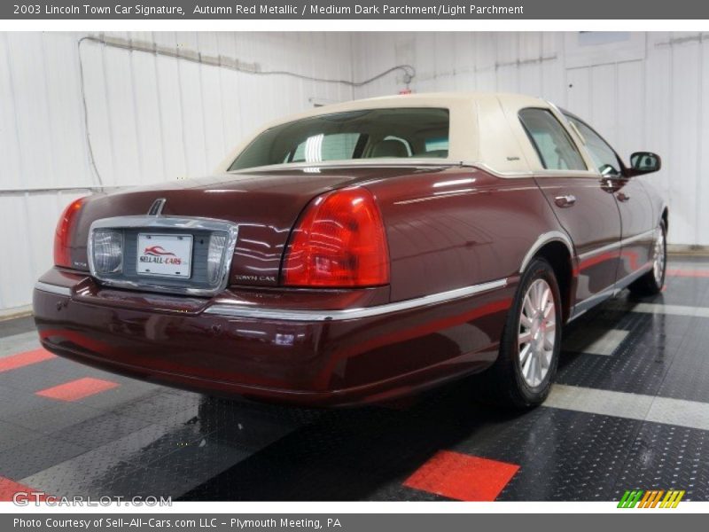 Autumn Red Metallic / Medium Dark Parchment/Light Parchment 2003 Lincoln Town Car Signature