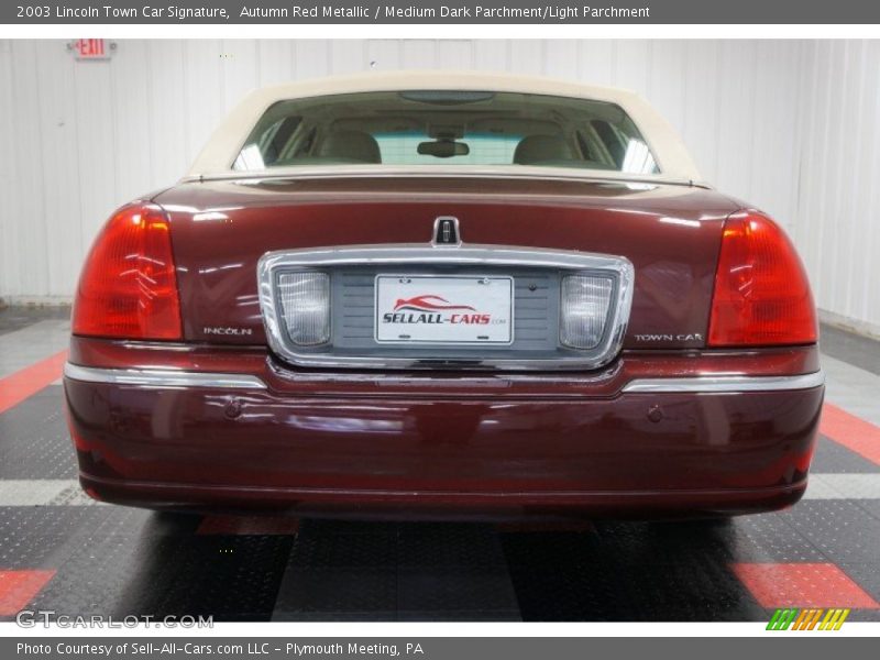 Autumn Red Metallic / Medium Dark Parchment/Light Parchment 2003 Lincoln Town Car Signature