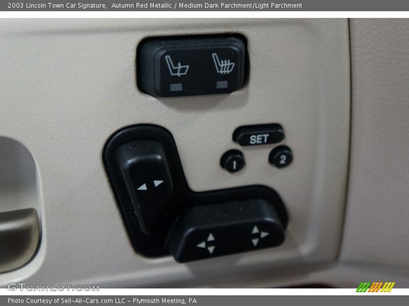 Controls of 2003 Town Car Signature