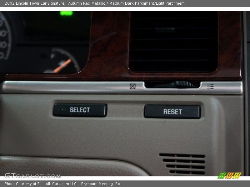 Autumn Red Metallic / Medium Dark Parchment/Light Parchment 2003 Lincoln Town Car Signature