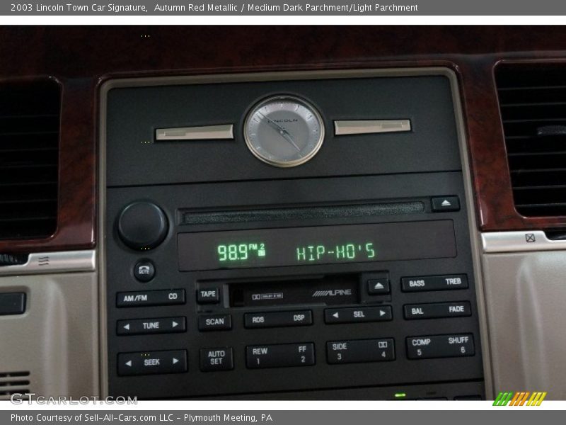 Controls of 2003 Town Car Signature