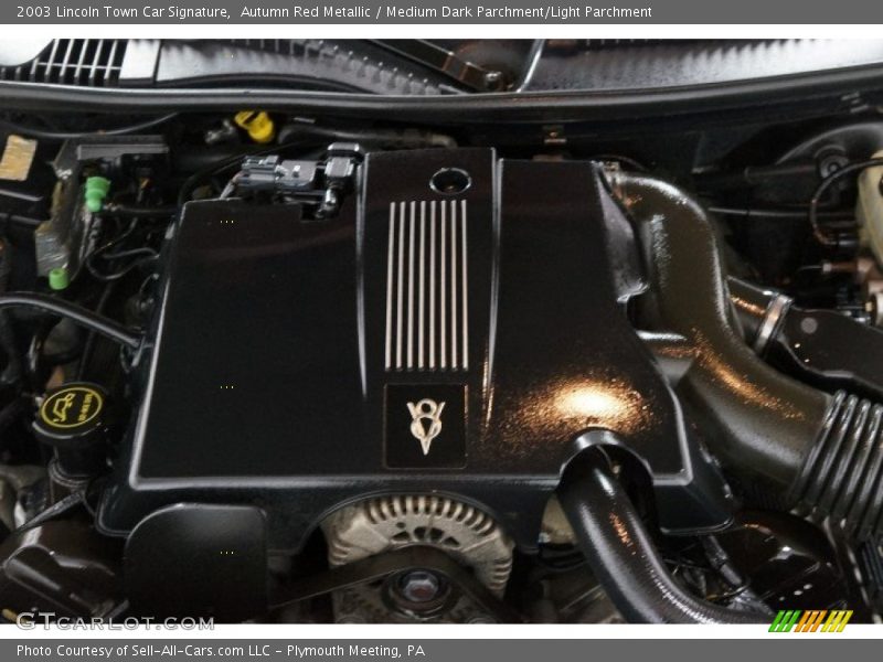 Autumn Red Metallic / Medium Dark Parchment/Light Parchment 2003 Lincoln Town Car Signature