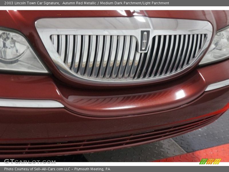 Autumn Red Metallic / Medium Dark Parchment/Light Parchment 2003 Lincoln Town Car Signature