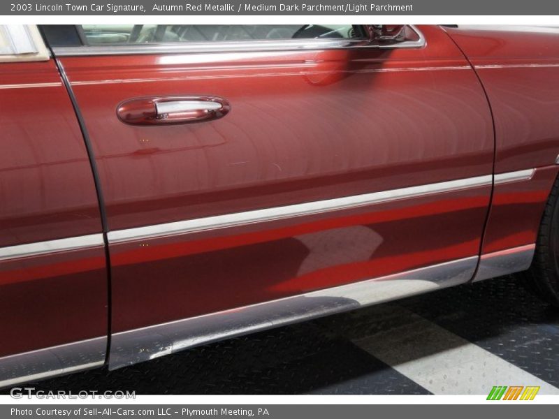 Autumn Red Metallic / Medium Dark Parchment/Light Parchment 2003 Lincoln Town Car Signature