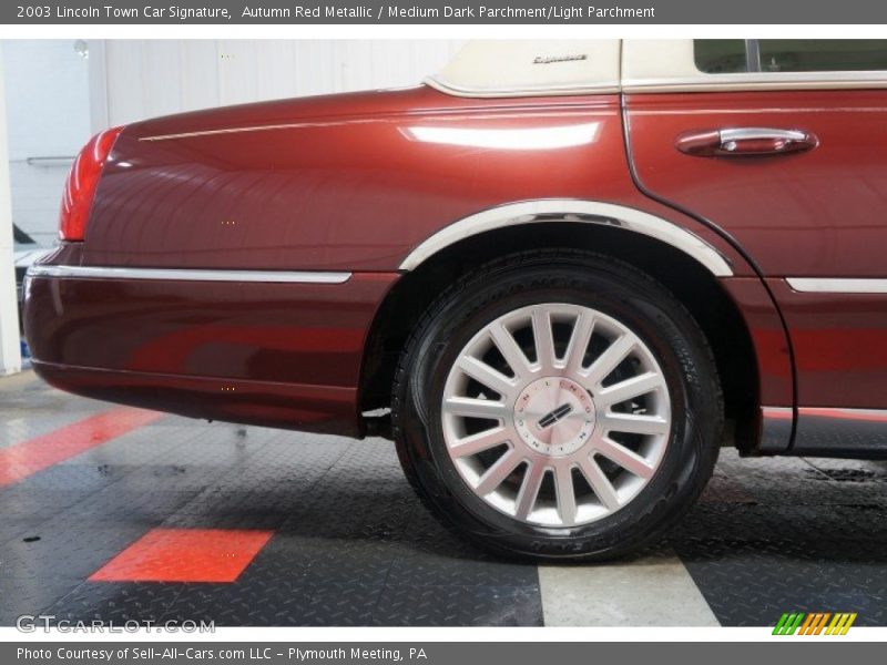 Autumn Red Metallic / Medium Dark Parchment/Light Parchment 2003 Lincoln Town Car Signature