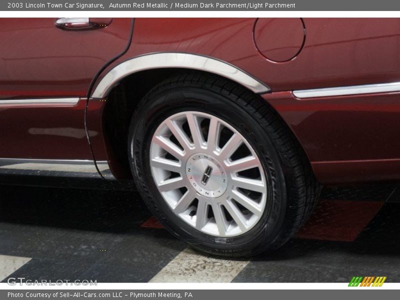 Autumn Red Metallic / Medium Dark Parchment/Light Parchment 2003 Lincoln Town Car Signature