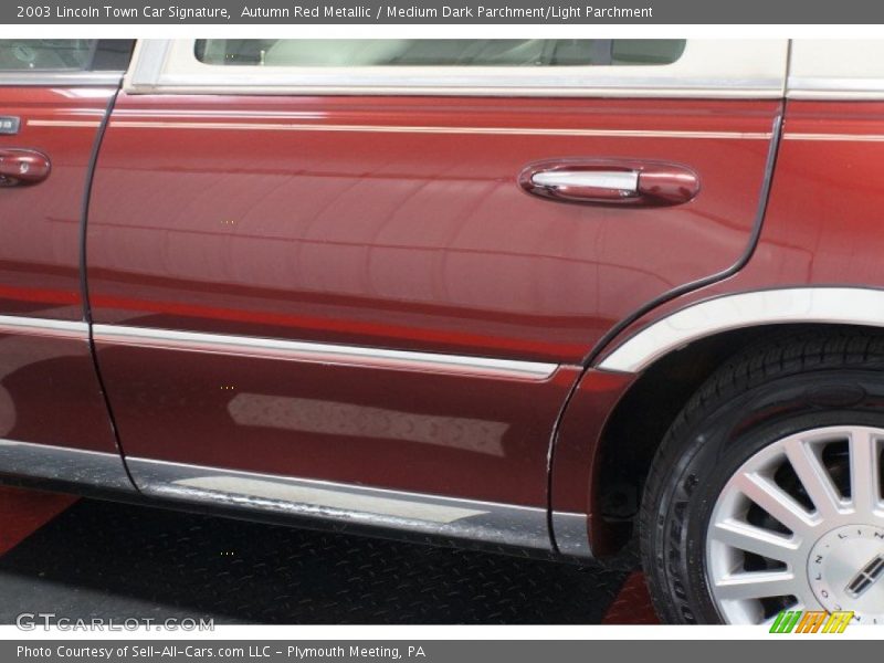 Autumn Red Metallic / Medium Dark Parchment/Light Parchment 2003 Lincoln Town Car Signature