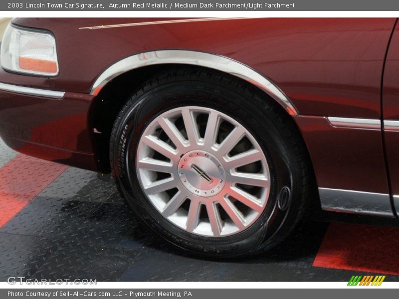 Autumn Red Metallic / Medium Dark Parchment/Light Parchment 2003 Lincoln Town Car Signature