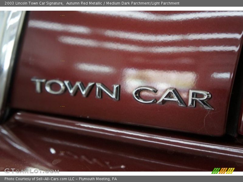 Autumn Red Metallic / Medium Dark Parchment/Light Parchment 2003 Lincoln Town Car Signature