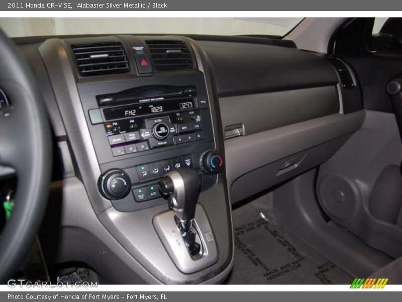 Alabaster Silver Metallic / Black 2011 Honda CR-V SE